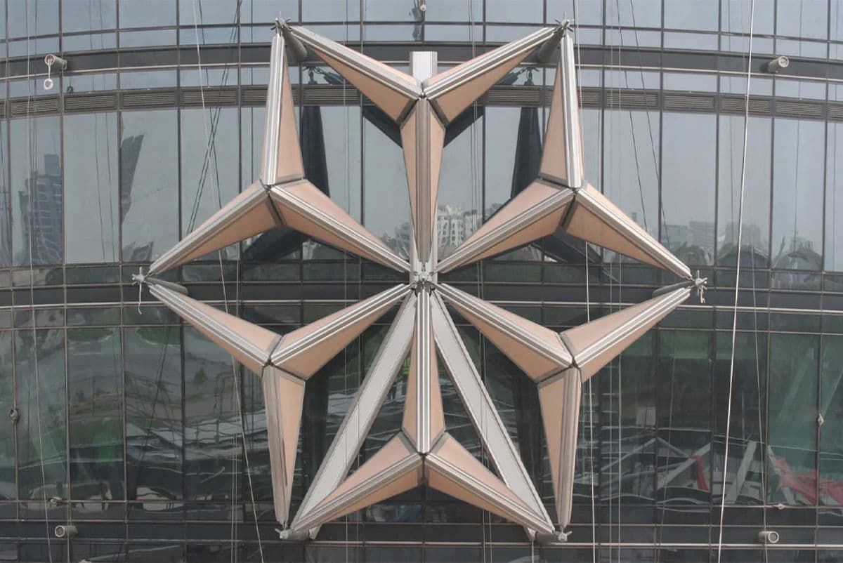 Al Bahar Towers, Abu Dhabi, United Arab Emirates. 2011–2020. Photo: